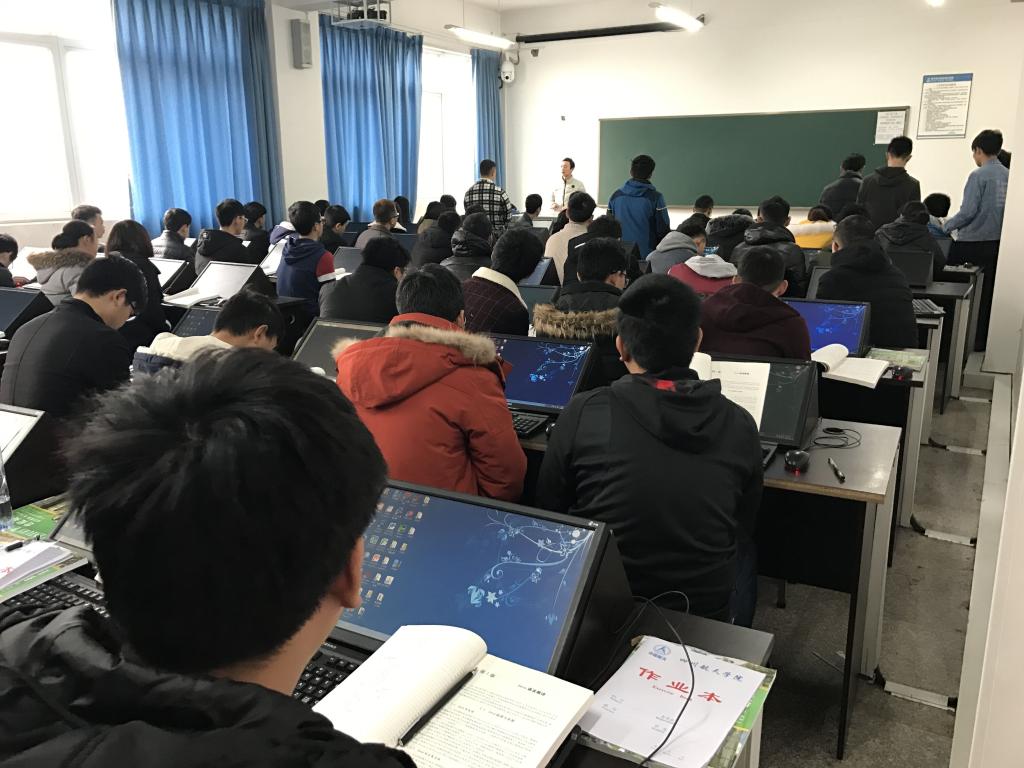 开学巡查课堂，确保教学正常运行 (1).jpg